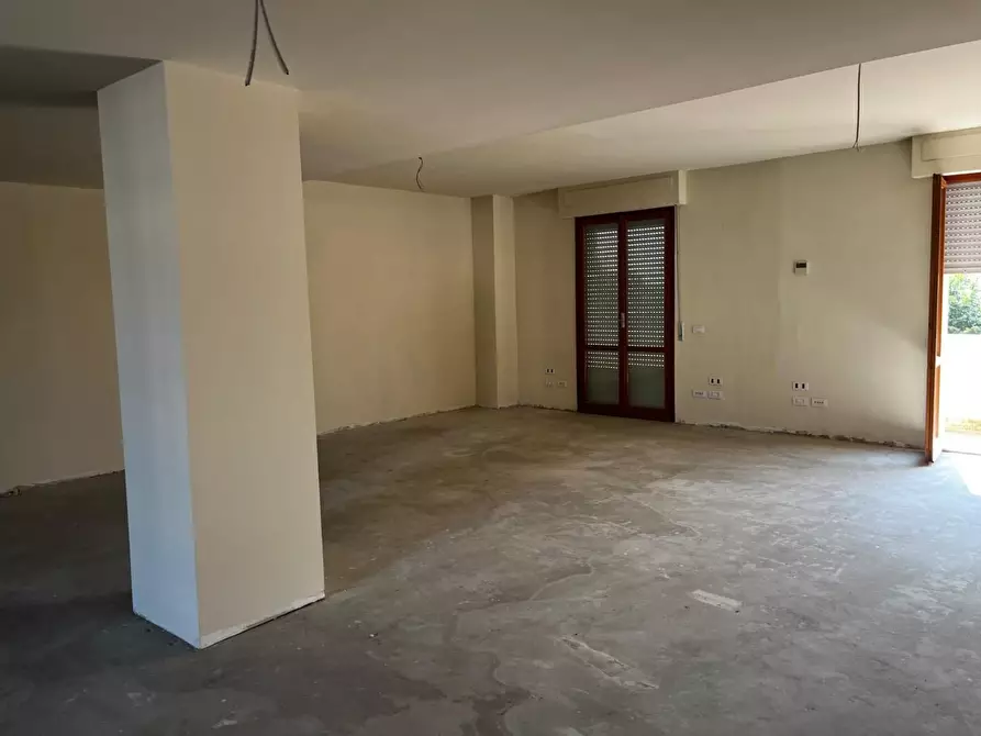 Immagine 2 di Ufficio in vendita  a Pontedera