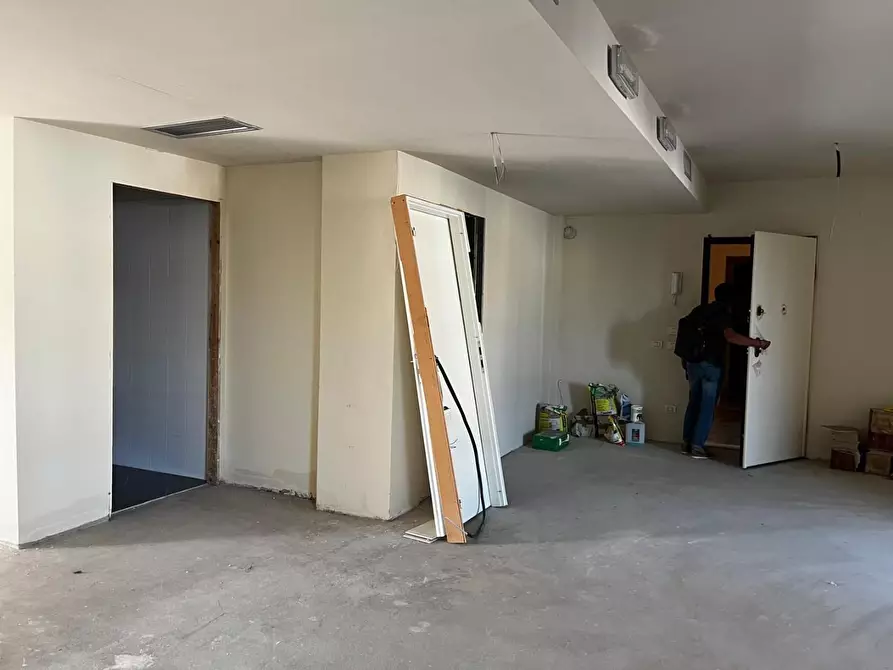 Immagine 6 di Ufficio in vendita  a Pontedera