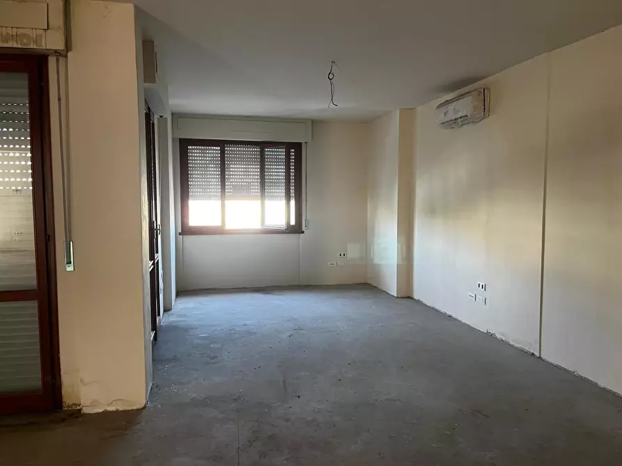 Immagine 10 di Ufficio in vendita  a Pontedera