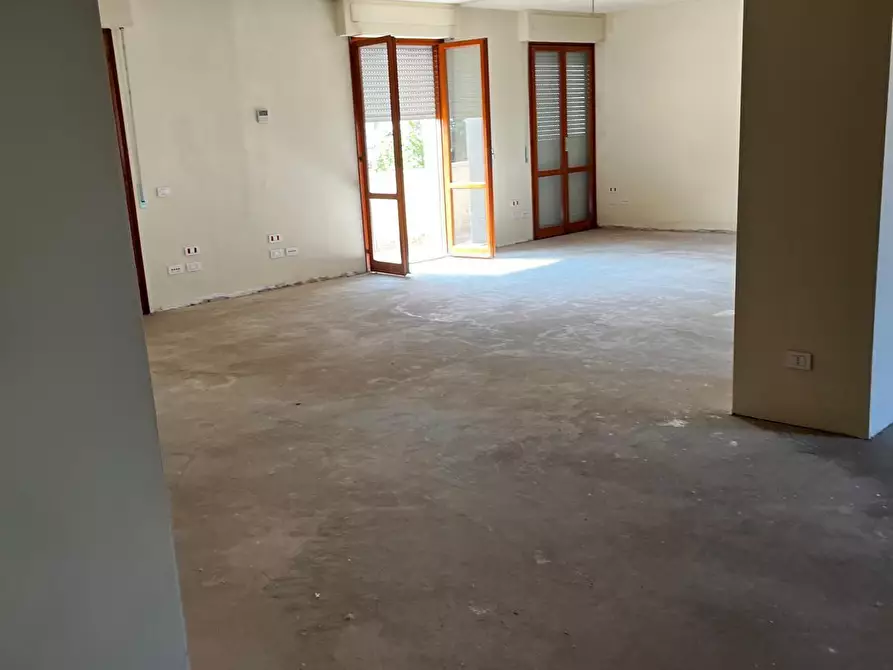 Immagine 8 di Ufficio in vendita  a Pontedera