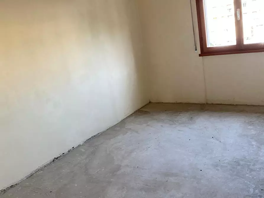 Immagine 21 di Ufficio in vendita  a Pontedera