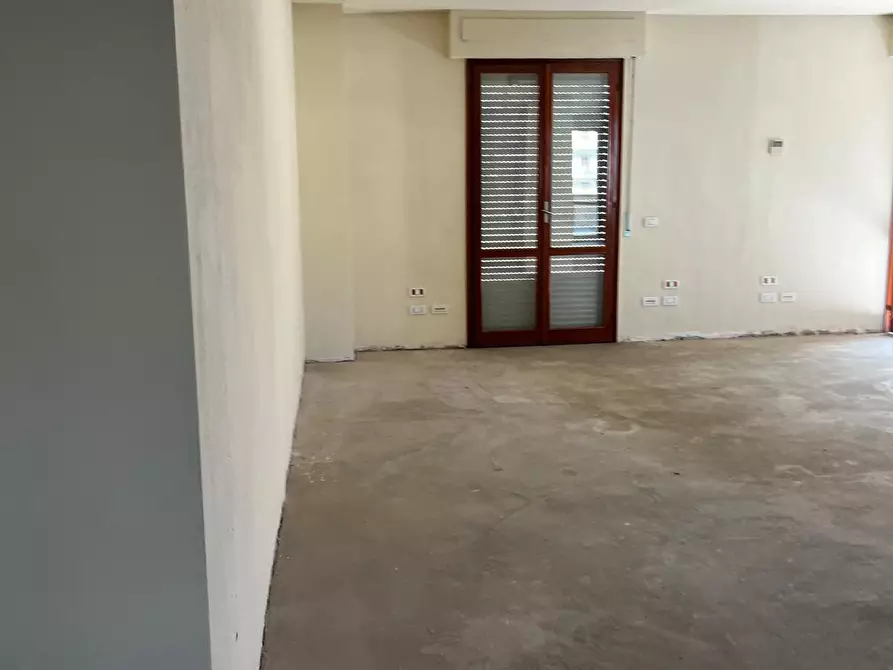 Immagine 16 di Ufficio in vendita  a Pontedera