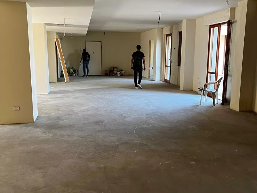 Immagine 15 di Ufficio in vendita  a Pontedera