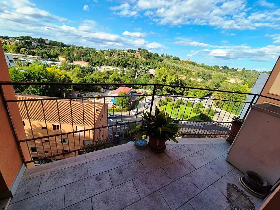Immagine 15 di Appartamento in vendita  a Siena