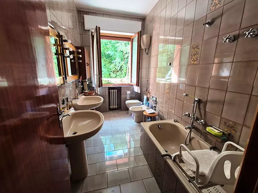 Immagine 9 di Appartamento in vendita  a Siena