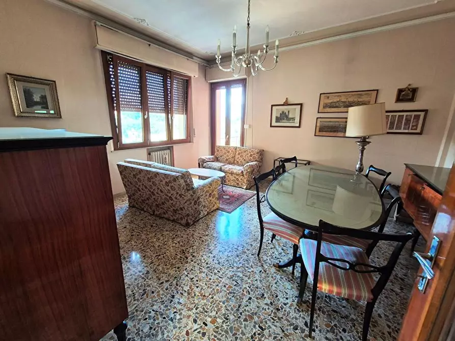 Immagine 4 di Appartamento in vendita  a Siena