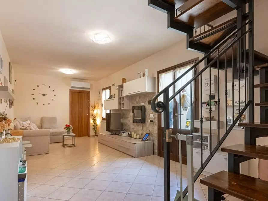 Immagine 9 di Terratetto in vendita  a Cascina