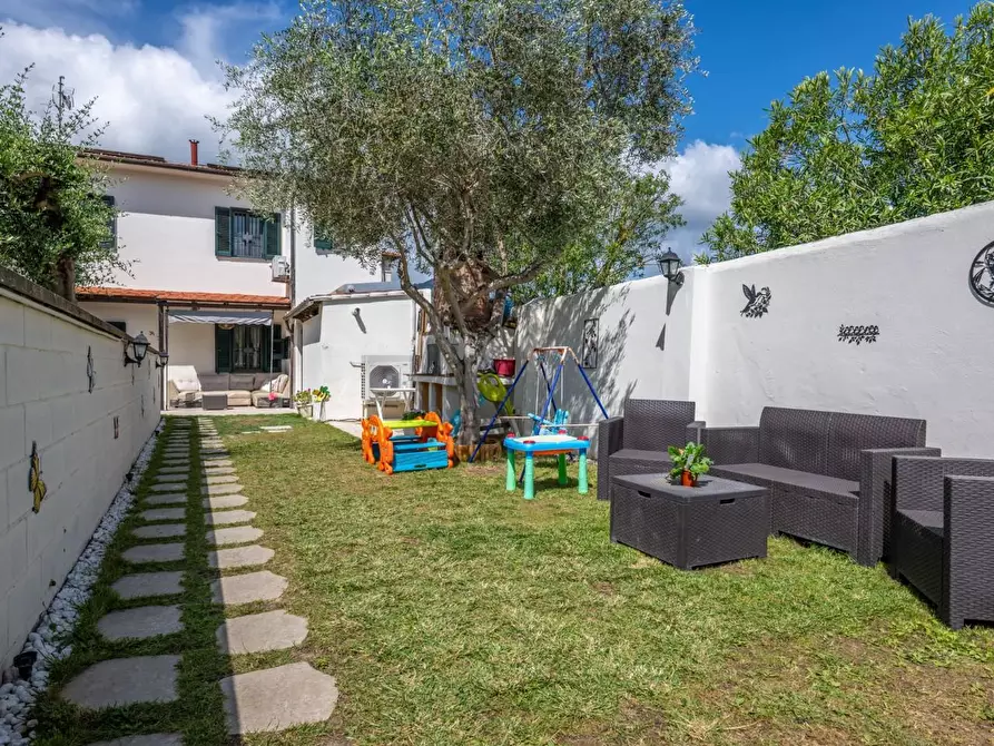 Immagine 38 di Terratetto in vendita  a Cascina