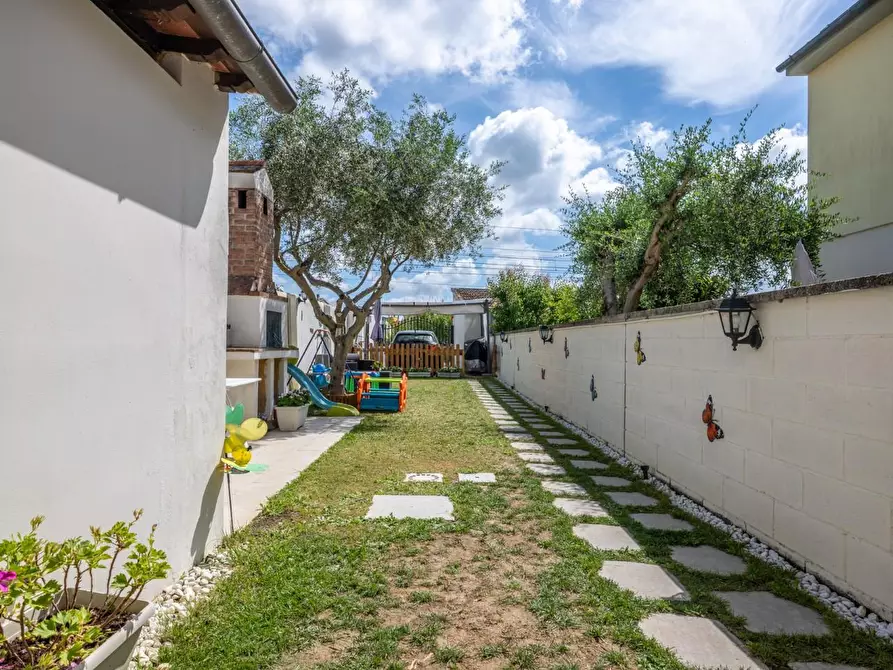 Immagine 37 di Terratetto in vendita  a Cascina