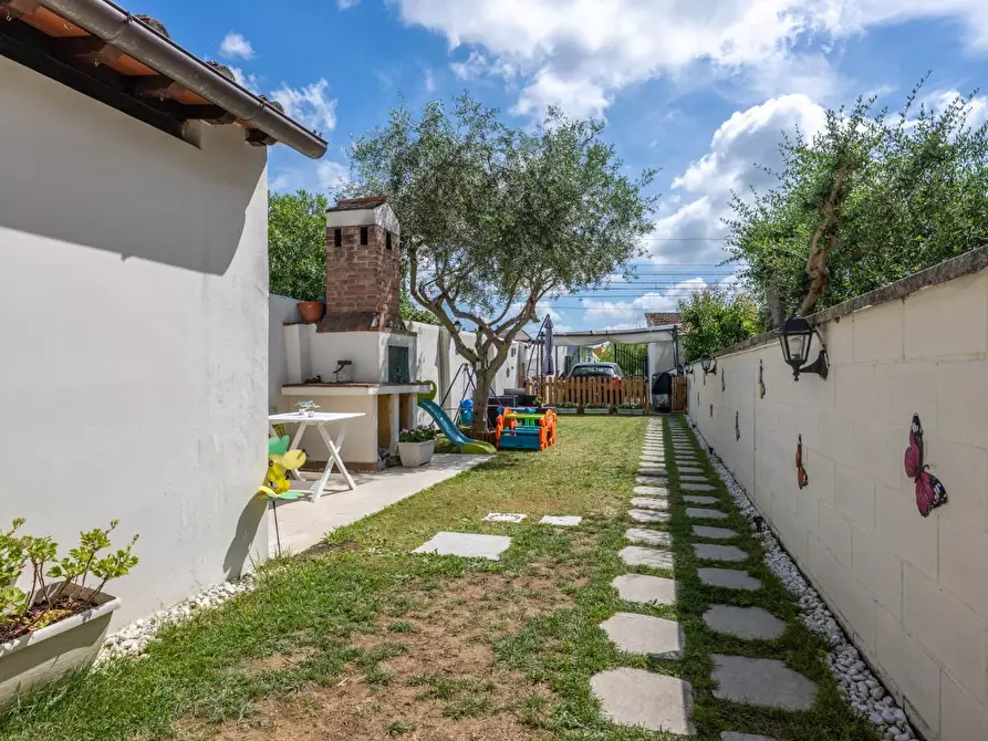 Immagine 36 di Terratetto in vendita  a Cascina