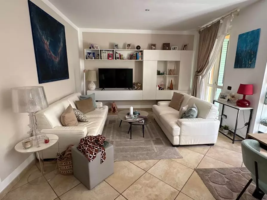 Immagine 5 di Appartamento in vendita  a Lucca