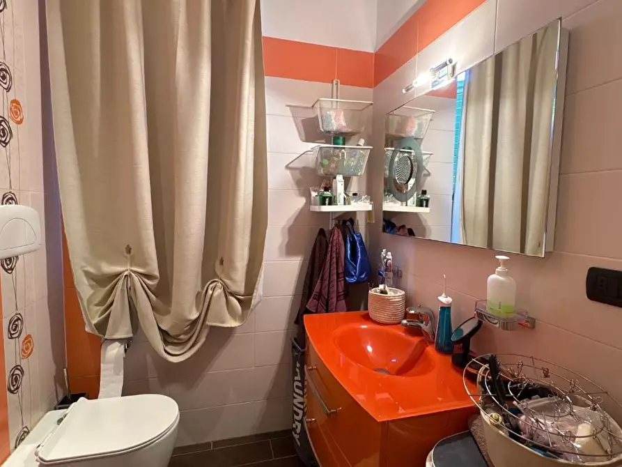 Immagine 12 di Appartamento in vendita  a Lucca