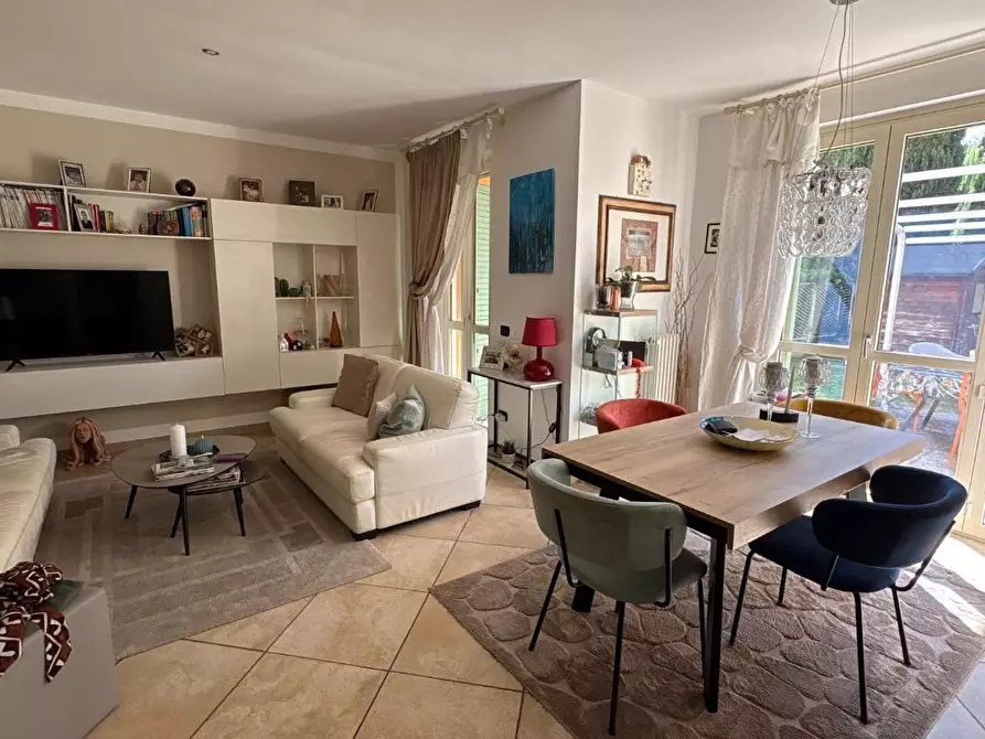 Immagine 2 di Appartamento in vendita  a Lucca