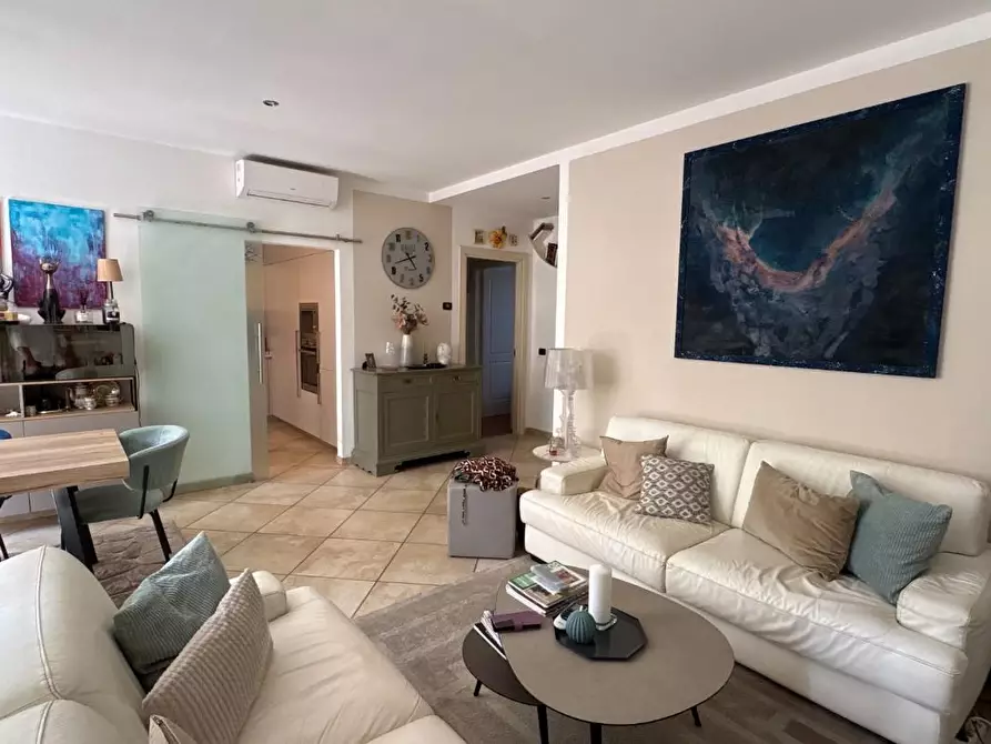 Immagine 4 di Appartamento in vendita  a Lucca