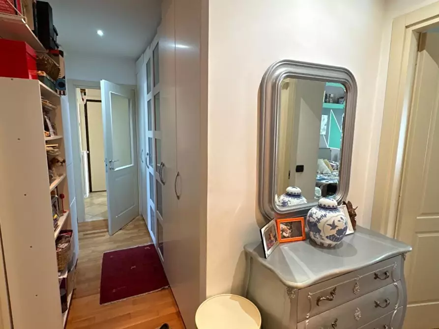 Immagine 14 di Appartamento in vendita  a Lucca