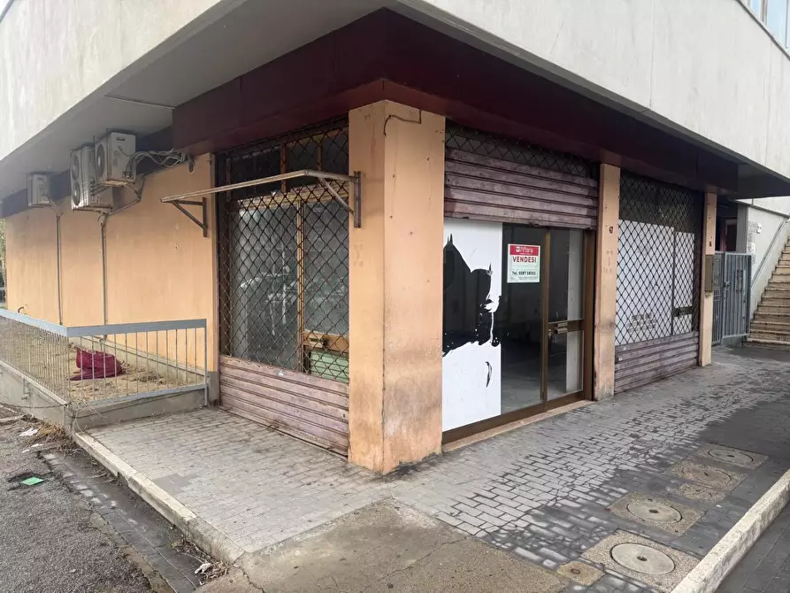 Immagine 1 di Locale commerciale in vendita  a Pontedera