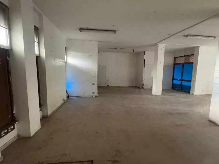 Immagine 6 di Locale commerciale in vendita  a Pontedera