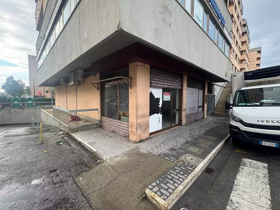 Immagine 7 di Locale commerciale in vendita  a Pontedera