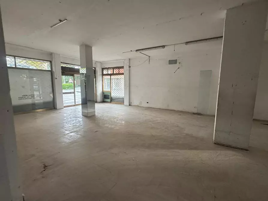 Immagine 4 di Locale commerciale in vendita  a Pontedera