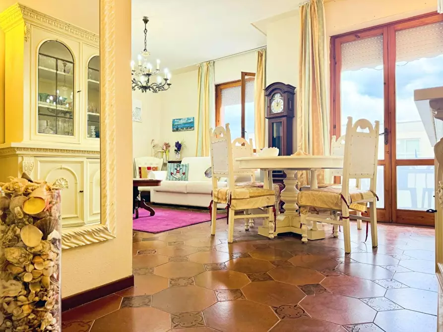 Immagine 11 di Appartamento in vendita  a Camaiore