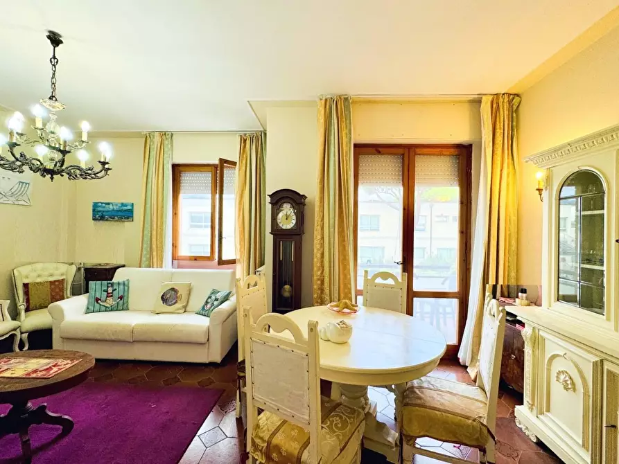 Immagine 13 di Appartamento in vendita  a Camaiore