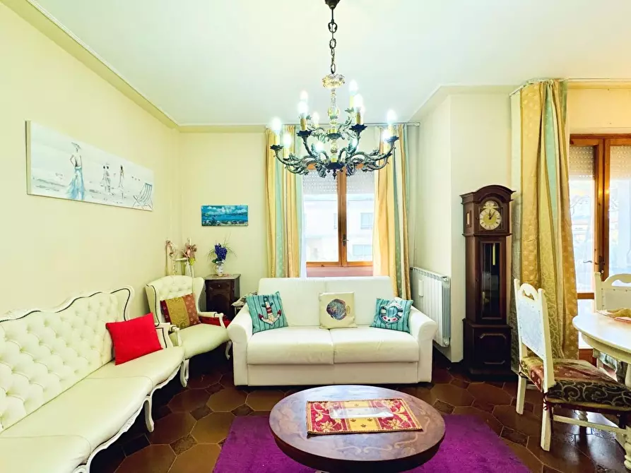 Immagine 17 di Appartamento in vendita  a Camaiore