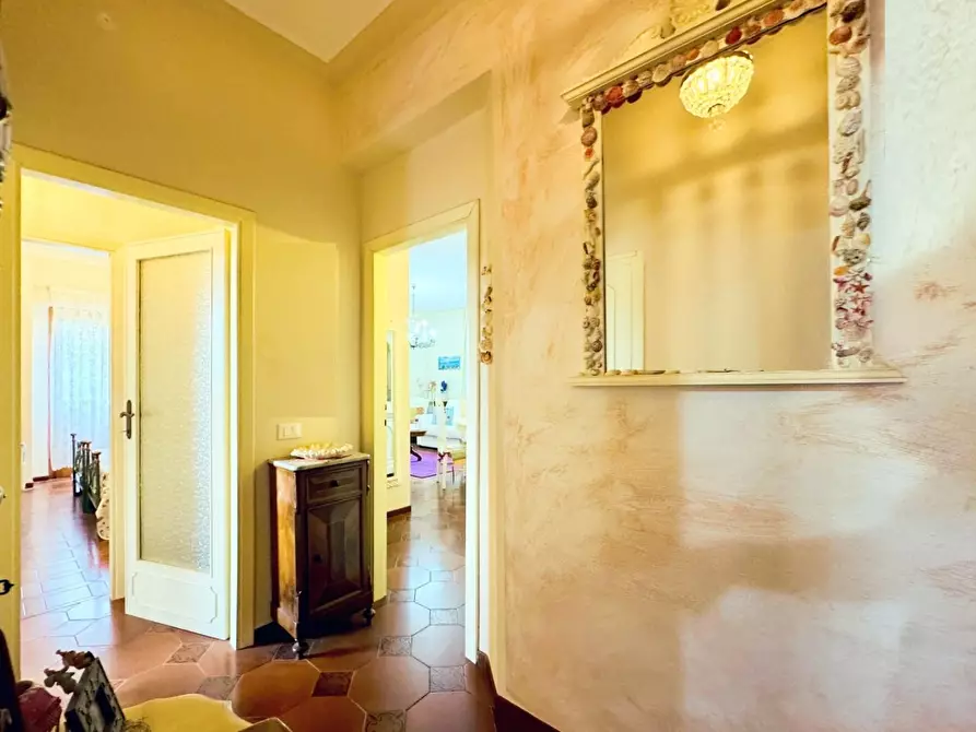 Immagine 8 di Appartamento in vendita  a Camaiore