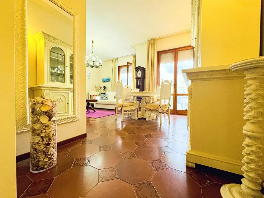 Immagine 10 di Appartamento in vendita  a Camaiore