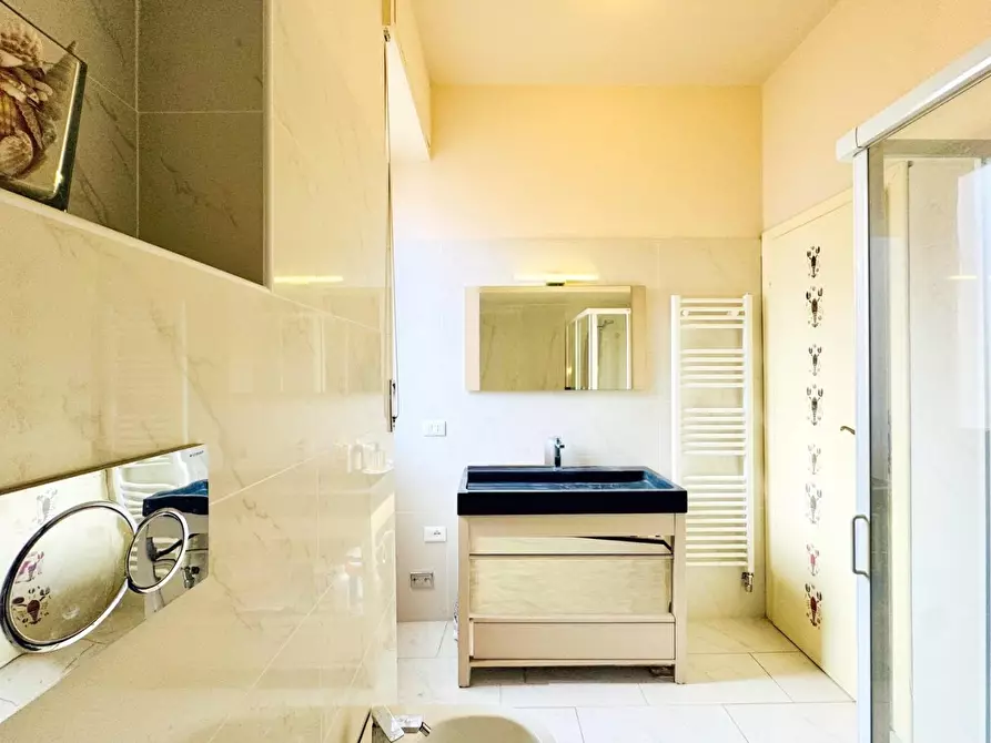 Immagine 35 di Appartamento in vendita  a Camaiore