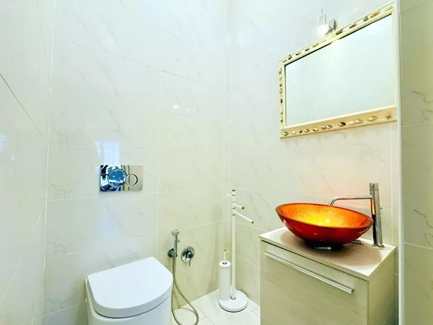 Immagine 21 di Appartamento in vendita  a Camaiore