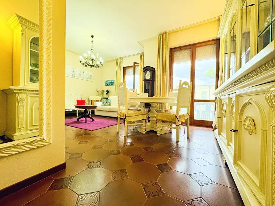 Immagine 12 di Appartamento in vendita  a Camaiore