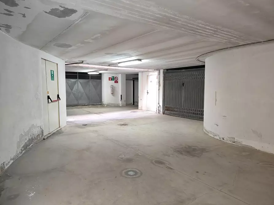 Immagine 7 di Garage in vendita  a San Vincenzo