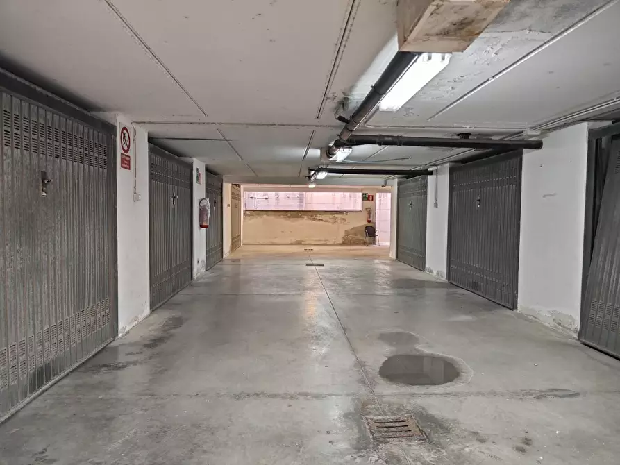 Immagine 5 di Garage in vendita  a San Vincenzo
