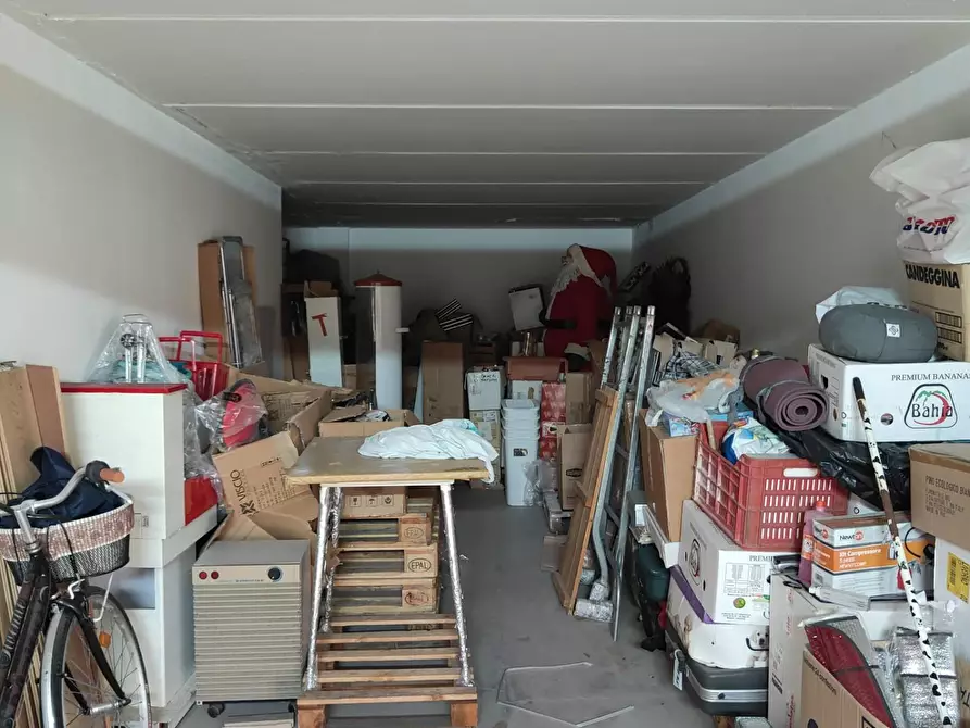 Immagine 3 di Garage in vendita  a San Vincenzo