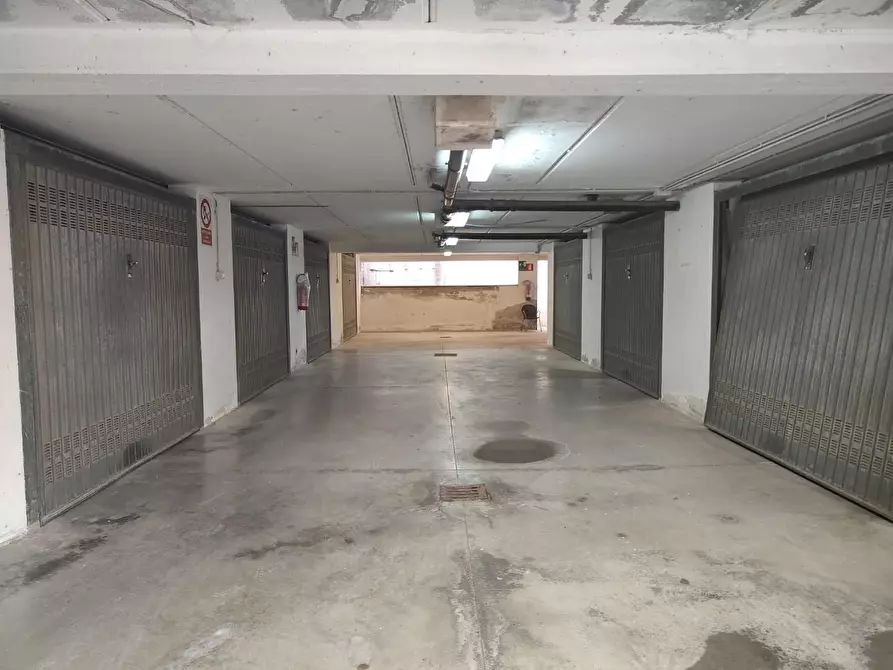 Immagine 6 di Garage in vendita  a San Vincenzo