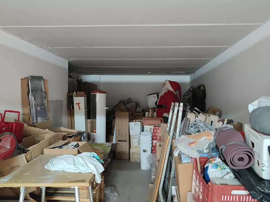 Immagine 2 di Garage in vendita  a San Vincenzo