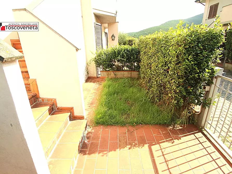 Immagine 24 di Appartamento in vendita  a Lucca