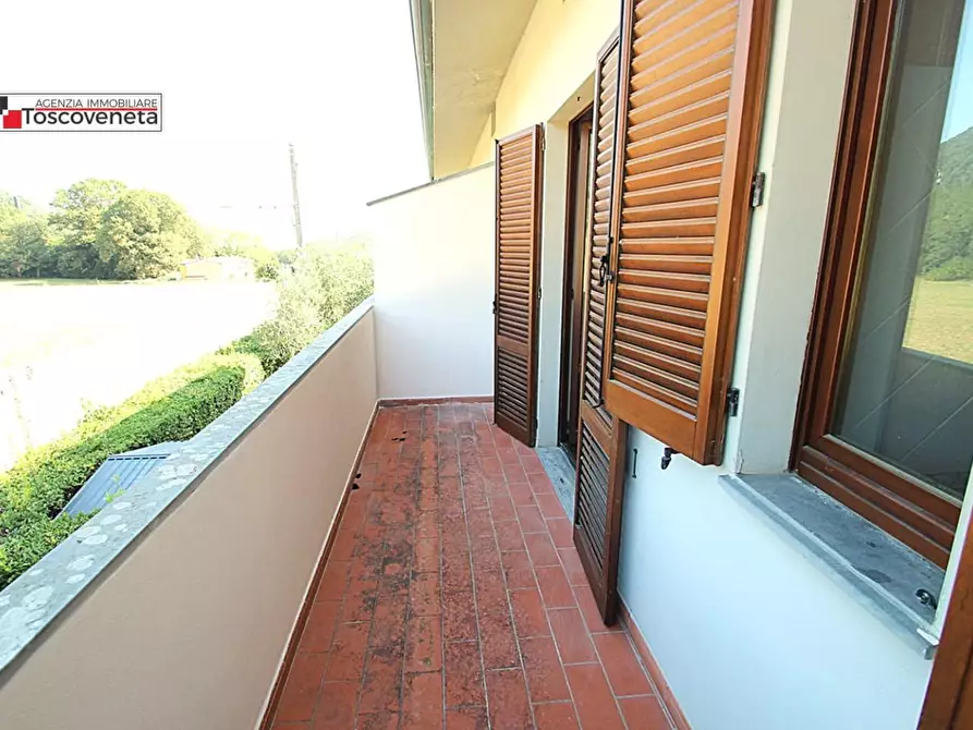 Immagine 13 di Appartamento in vendita  a Lucca