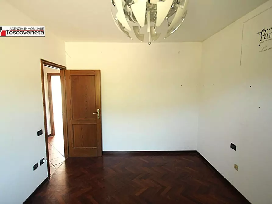 Immagine 18 di Appartamento in vendita  a Lucca