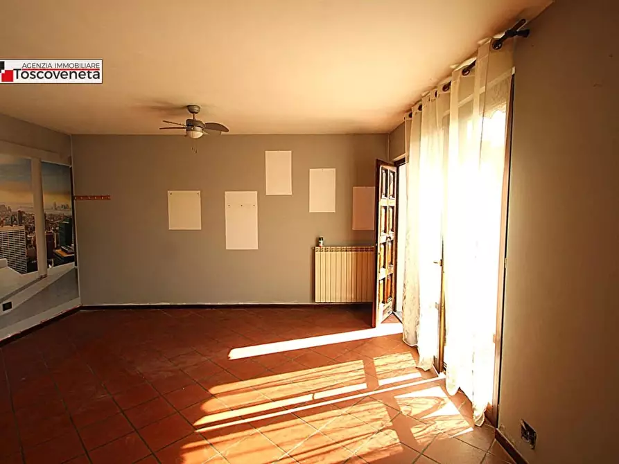 Immagine 3 di Appartamento in vendita  a Lucca