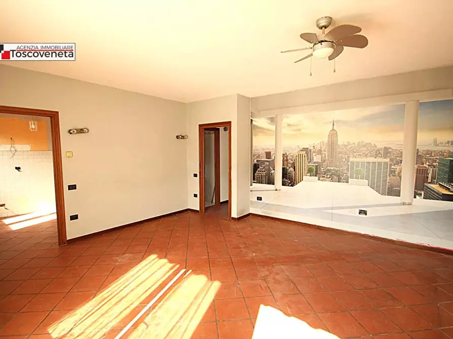 Immagine 8 di Appartamento in vendita  a Lucca