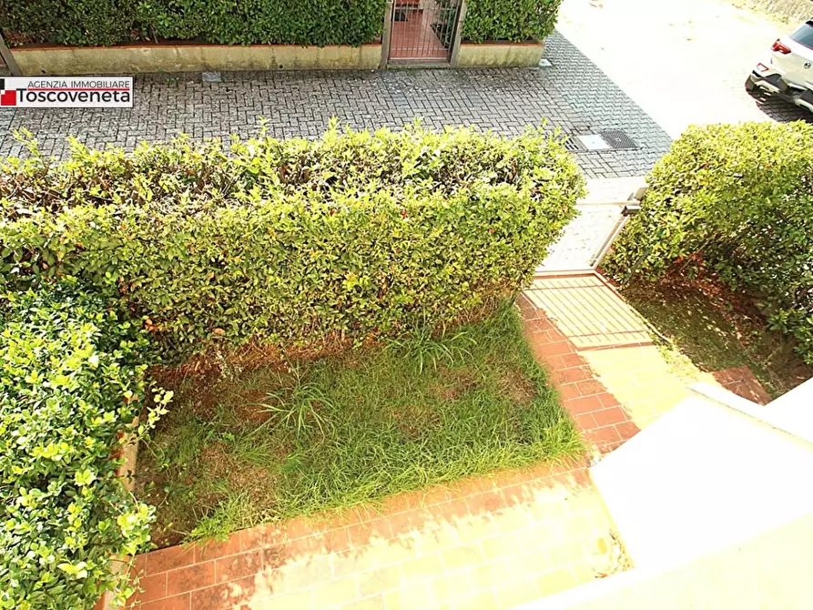 Immagine 22 di Appartamento in vendita  a Lucca