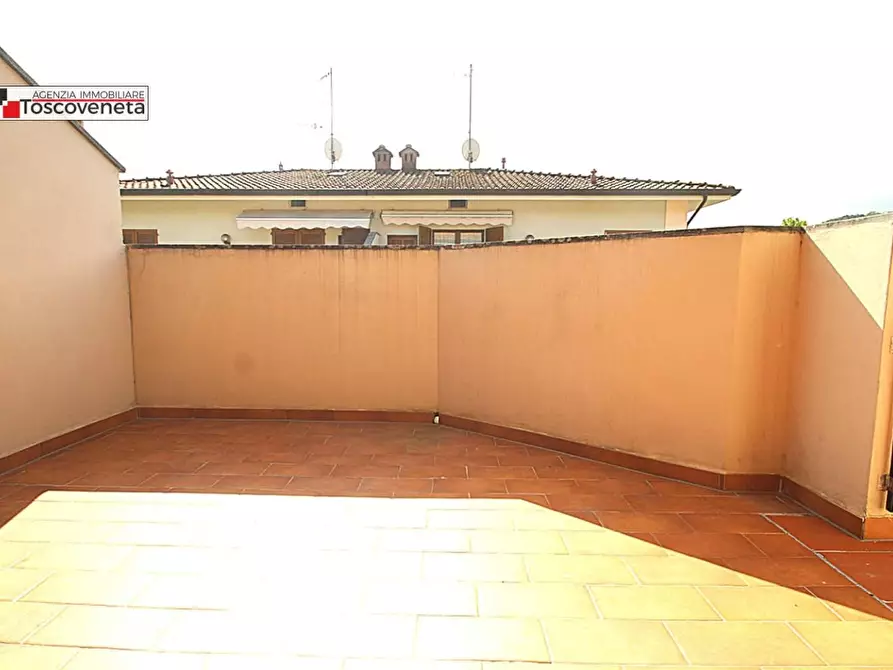 Immagine 25 di Appartamento in vendita  a Lucca