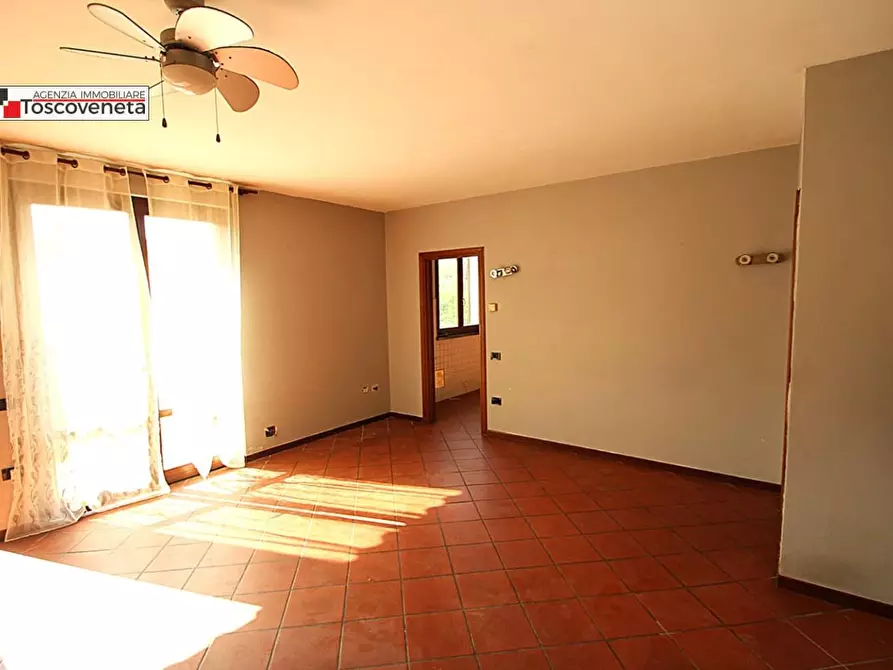 Immagine 7 di Appartamento in vendita  a Lucca