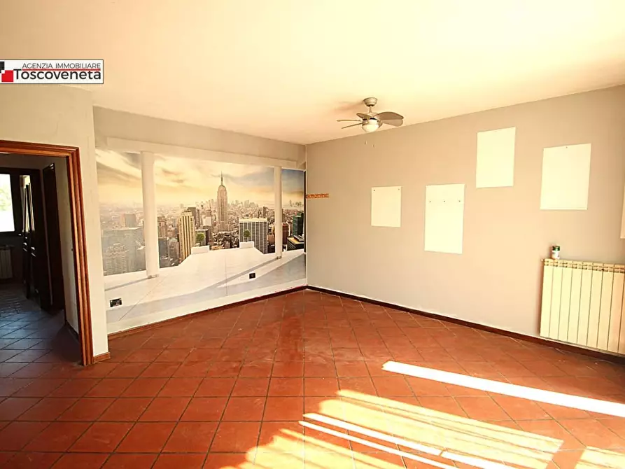 Immagine 20 di Appartamento in vendita  a Lucca