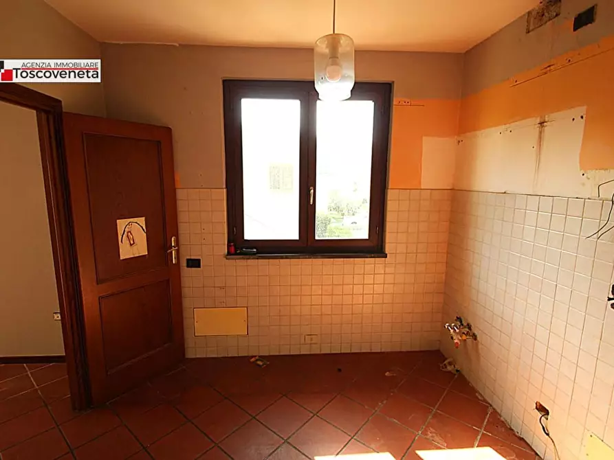 Immagine 6 di Appartamento in vendita  a Lucca