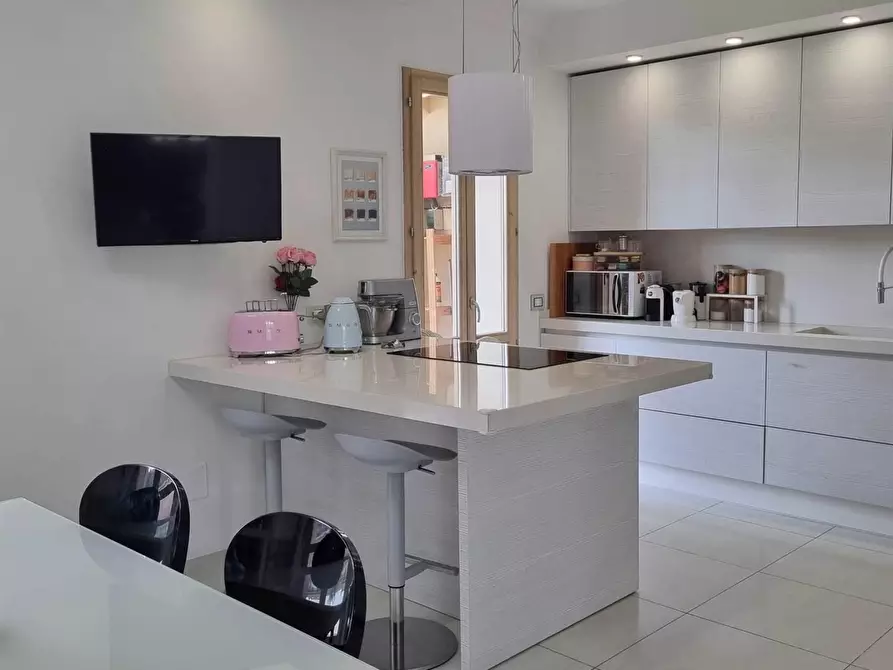 Immagine 18 di Villa in vendita  a Cascina