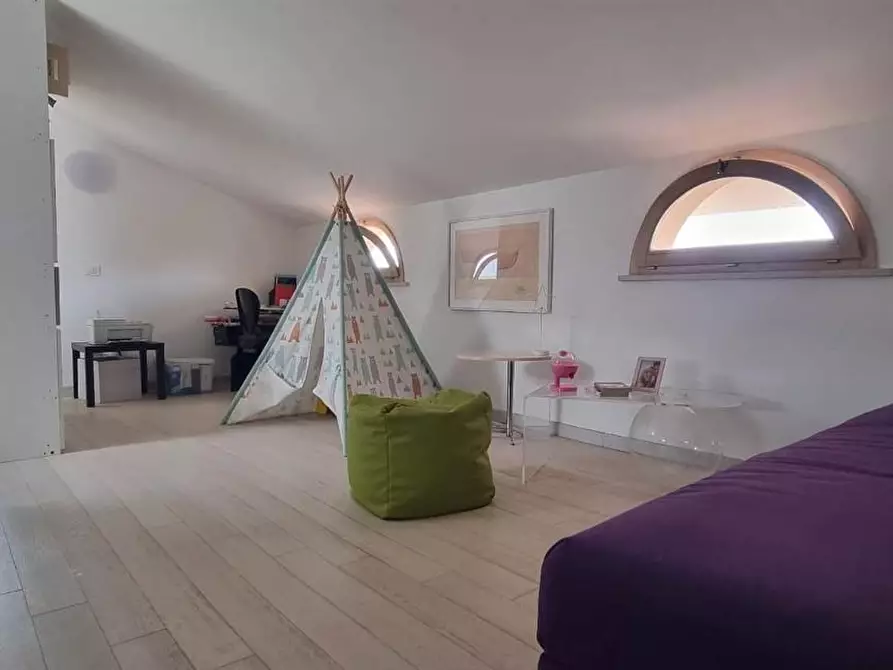 Immagine 9 di Villa in vendita  a Cascina