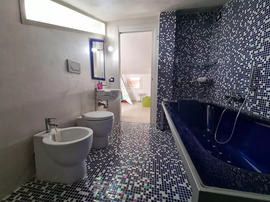 Immagine 5 di Villa in vendita  a Cascina