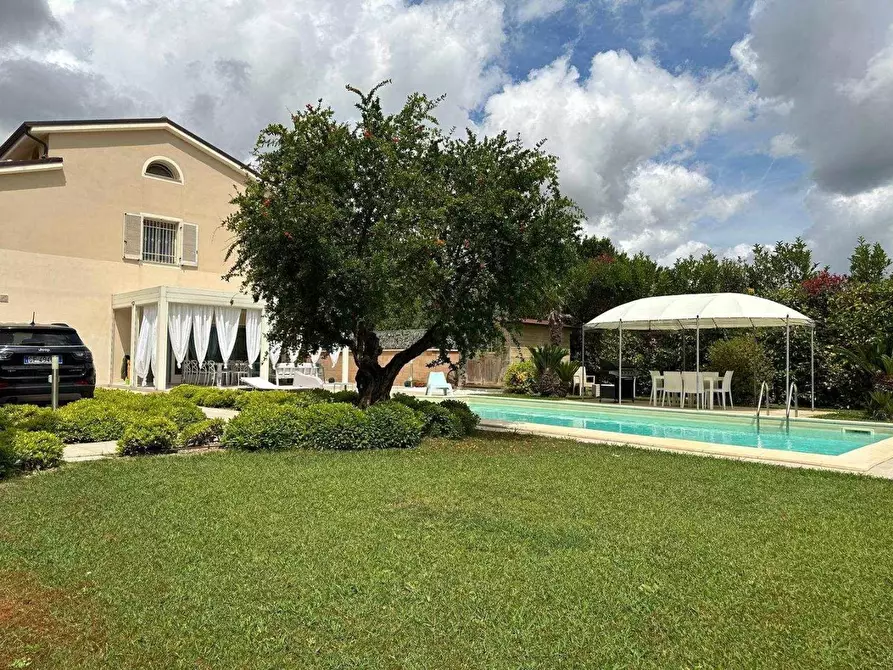 Immagine 7 di Villa in vendita  a Cascina